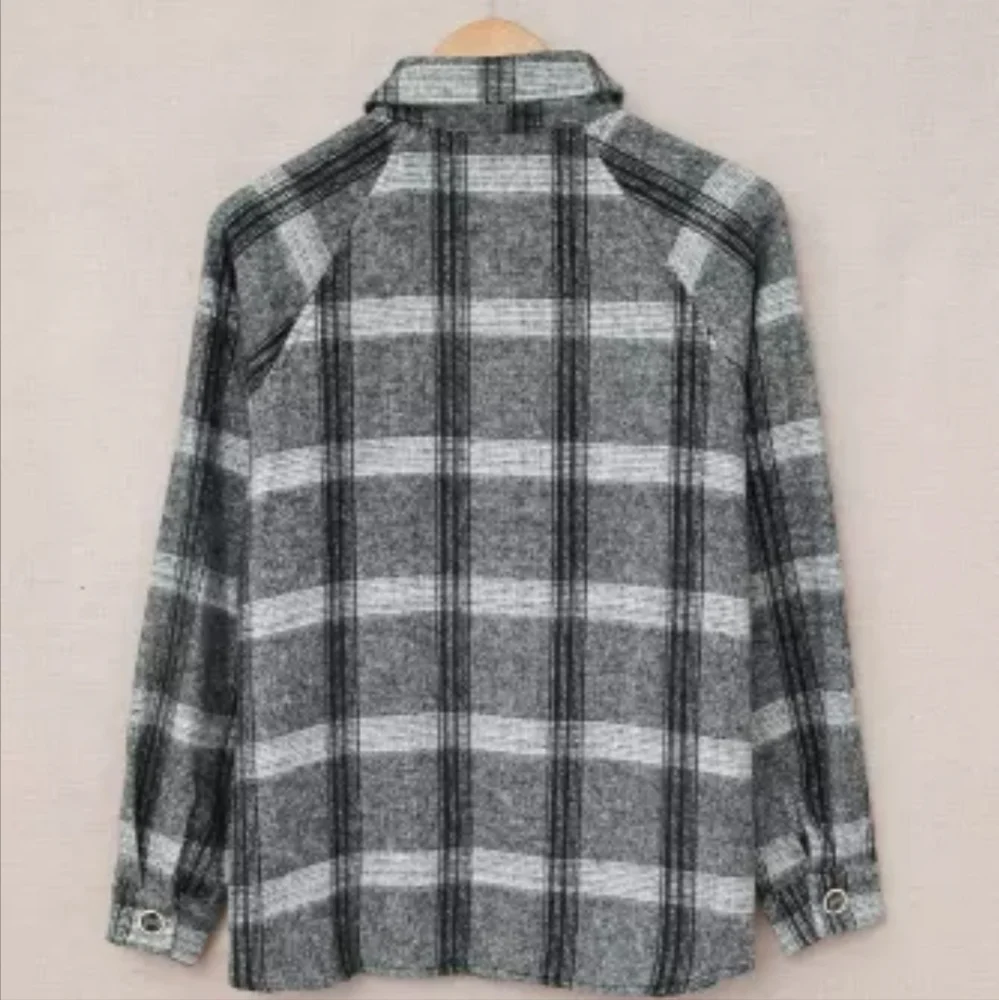 New plaid shacket with pockets - Picture 10 of 13